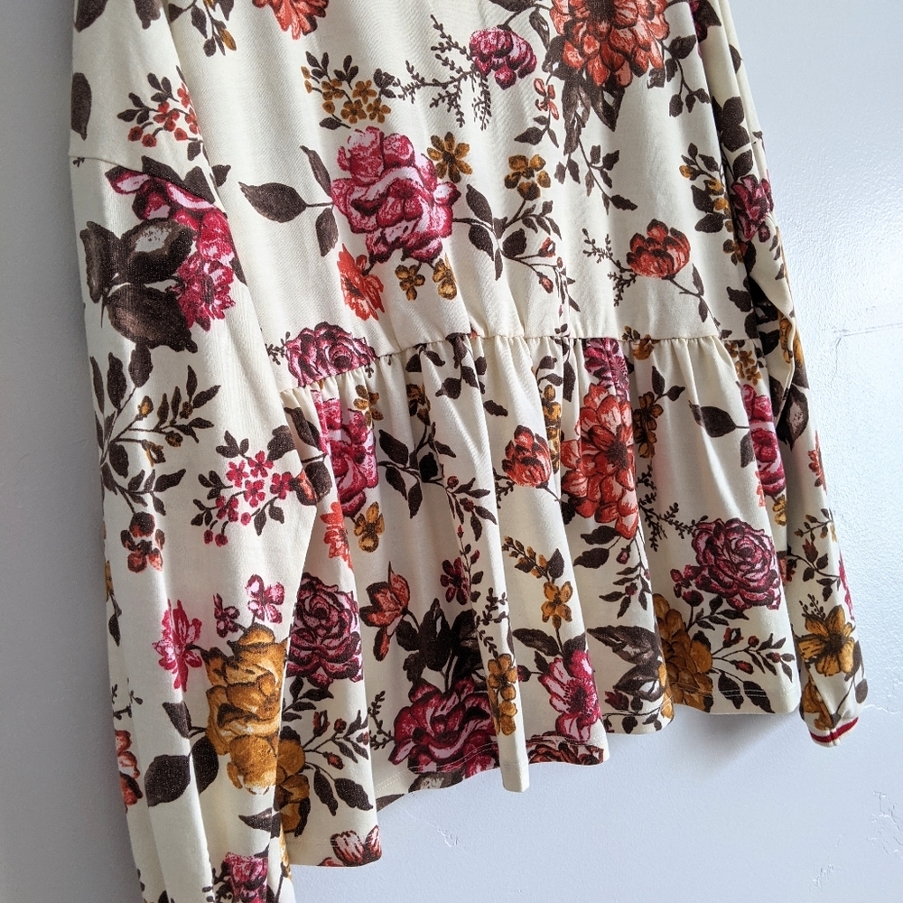 🆕🌿FLORAL TOP🌿 - Picture 6 of 7